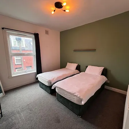 The Bluebird Ii * ليدز