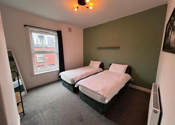 The Bluebird Ii * ليدز