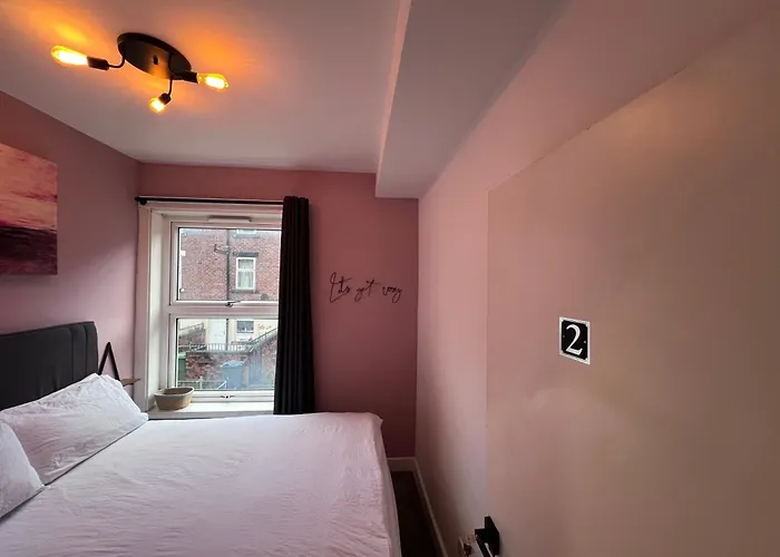 The Bluebird Ii B&B 리즈