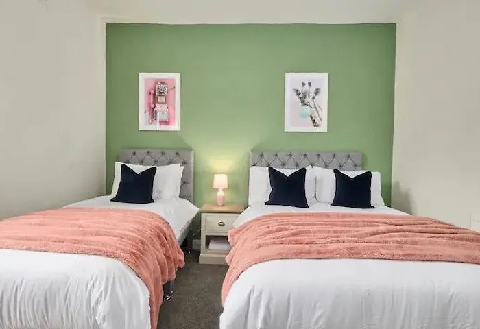 The Bluebird Ii B&B 리즈